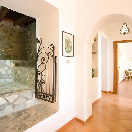 Сasa de vacaciones Hermosa Casa En Con Cocina Cetraro